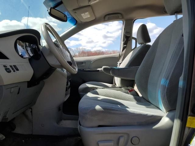 2013 Toyota Sienna LE