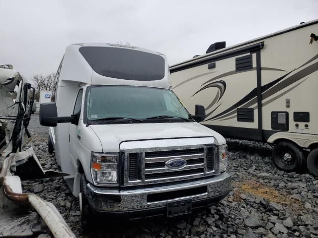 2019 Ford Econoline E450 Super Duty Cutaway Van