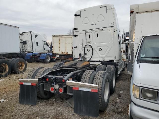 2019 Freightliner Cascadia 126