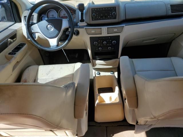 2010 Volkswagen Routan SE