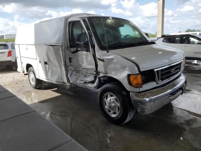 2004 Ford Econoline E350 Super Duty Cutaway Van