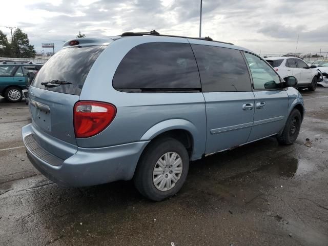 2005 Chrysler Town & Country LX