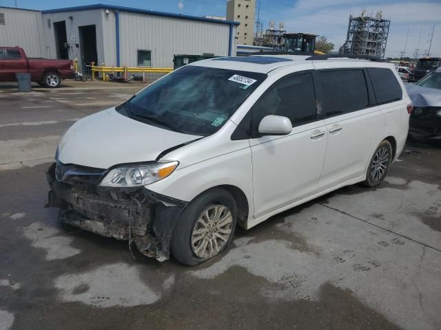 2018 Toyota Sienna XLE