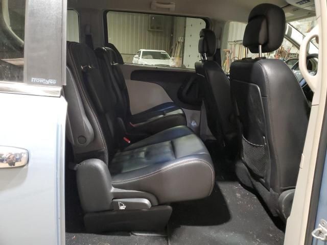 2013 Chrysler Town & Country Touring L