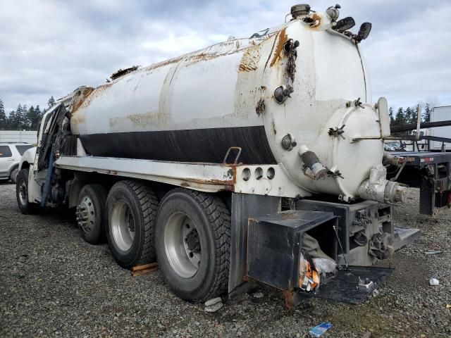 2003 Freightliner Conventional Columbia