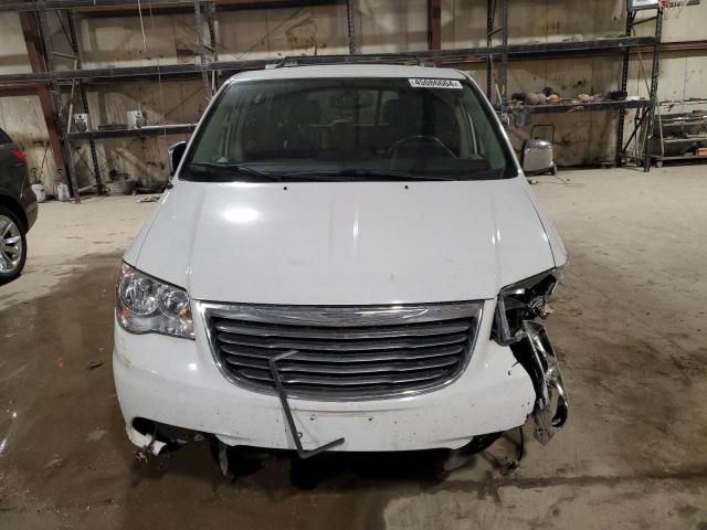 2014 Chrysler Town & Country Touring L