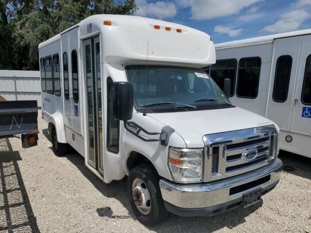 2013 Ford Econoline E350 Super Duty Cutaway Van