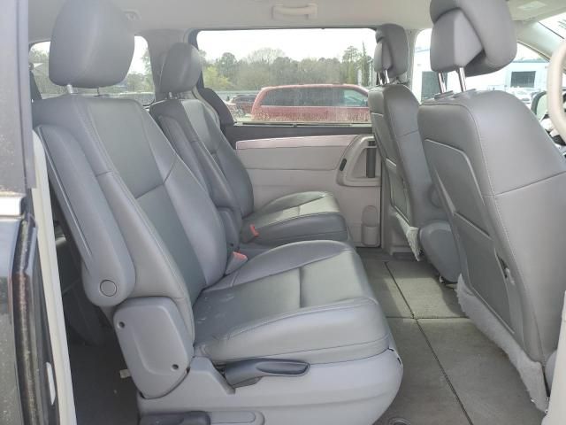 2011 Volkswagen Routan SE