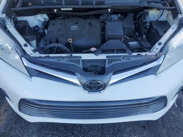 2018 Toyota Sienna XLE