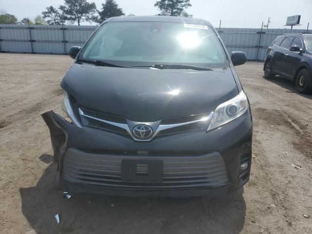 2019 Toyota Sienna XLE