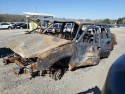 Salvage Trucks for parts for sale at auction: 2004 Chevrolet Avalanche C1500