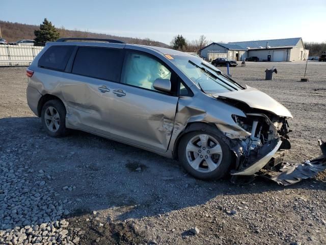 2017 Toyota Sienna LE