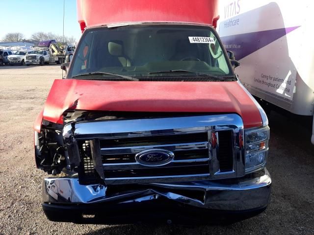 2016 Ford Econoline E350 Super Duty Cutaway Van