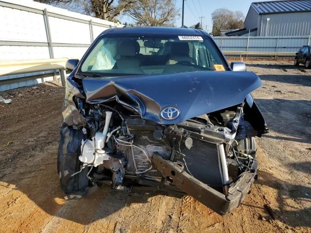 2017 Toyota Sienna XLE