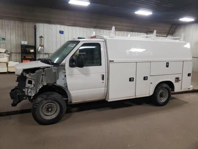 2017 Ford Econoline E350 Super Duty Cutaway Van