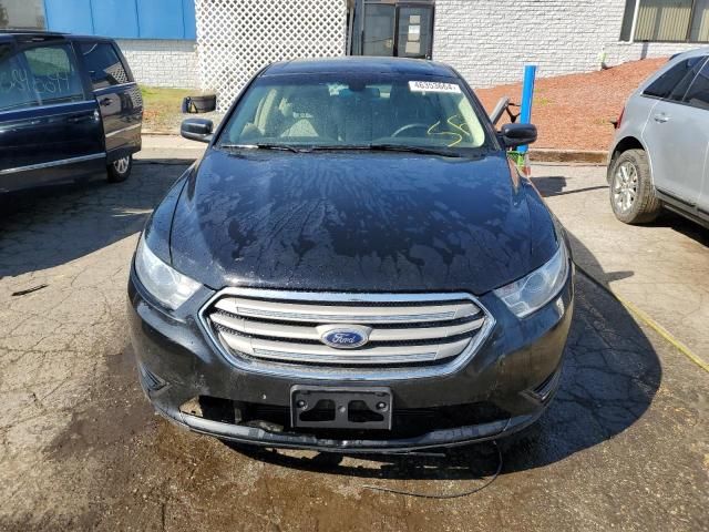 2013 Ford Taurus SE