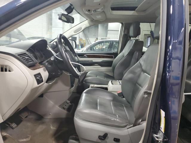 2013 Volkswagen Routan SEL Premium