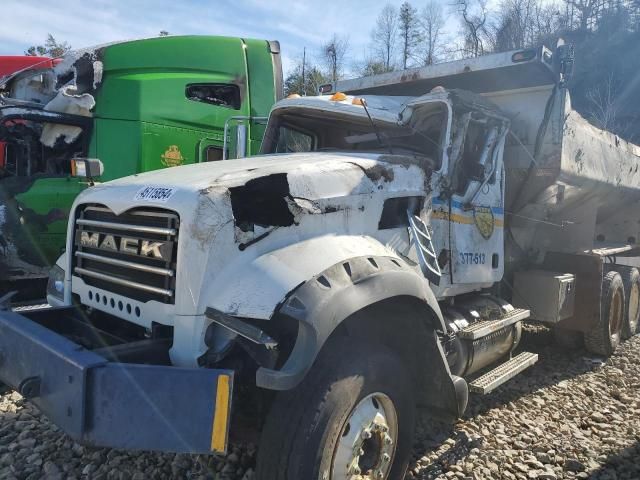 2010 Mack 700 GU700