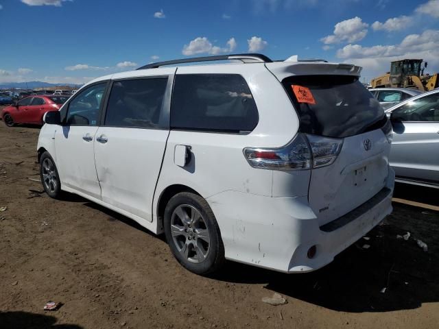 2019 Toyota Sienna SE