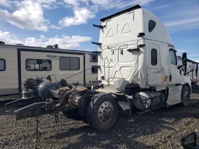 2020 Freightliner Cascadia 126