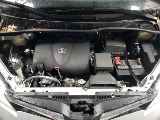 2019 Toyota Sienna LE