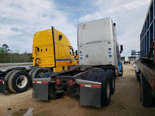 2000 Freightliner Conventional FLD120