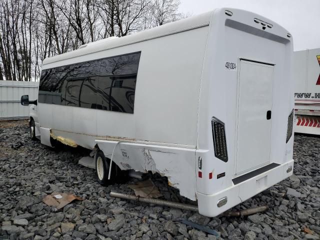 2019 Ford Econoline E450 Super Duty Cutaway Van