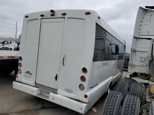 2011 Ford Econoline E450 Super Duty Cutaway Van