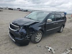 Chrysler Vehiculos salvage en venta: 2011 Chrysler Town & Country Touring L