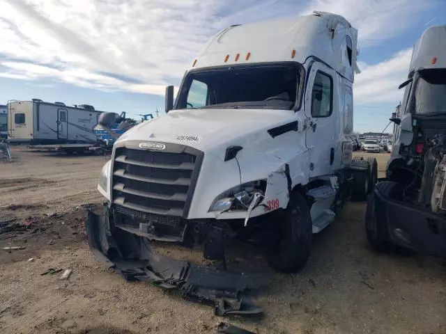 2021 Freightliner Cascadia 126