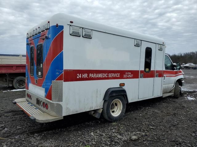 2015 Ford Econoline E350 Super Duty Cutaway Van