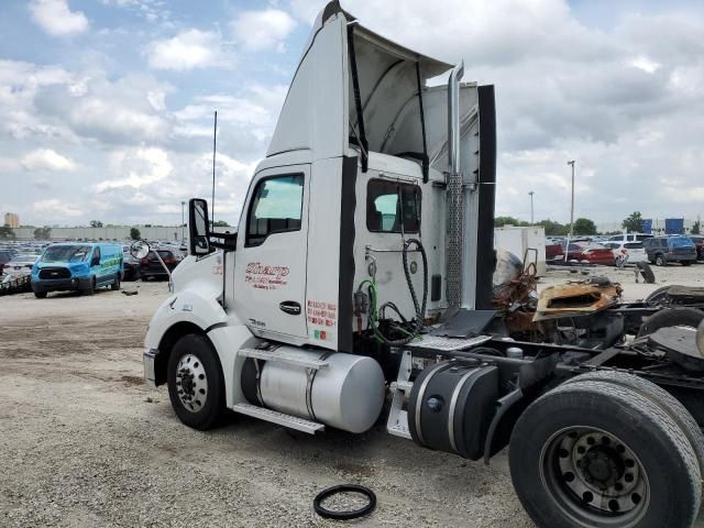 2017 Kenworth Construction T680