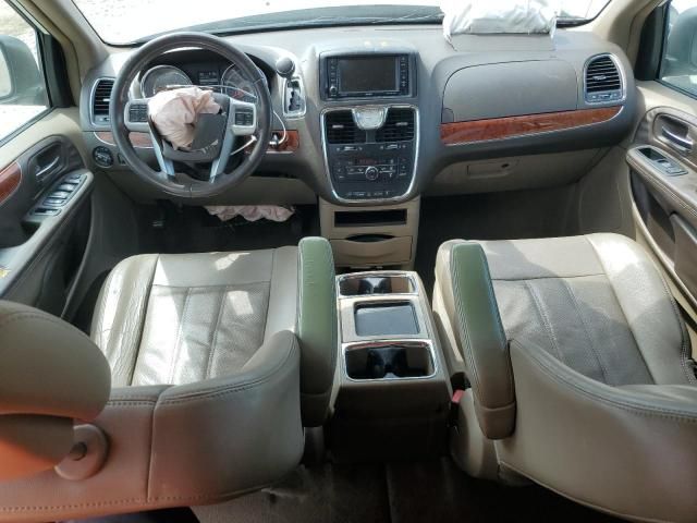 2014 Chrysler Town & Country Touring L