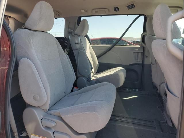 2019 Toyota Sienna LE