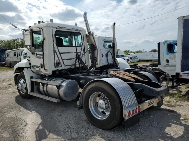 2004 Mack 600 CX600