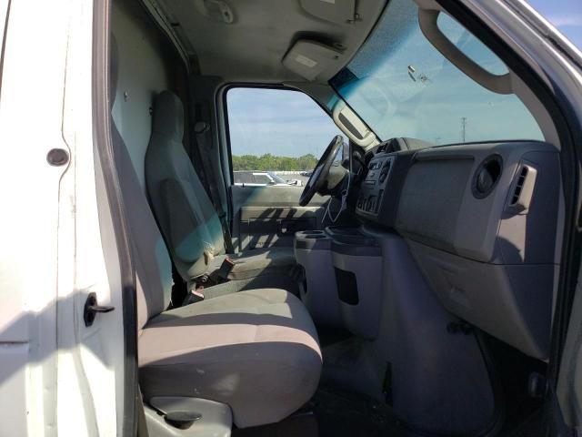 2012 Ford Econoline E350 Super Duty Cutaway Van