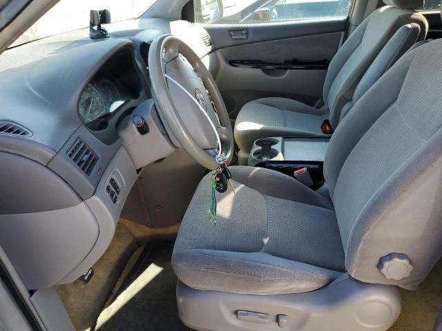 2004 Toyota Sienna CE