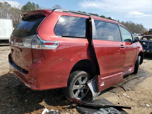 2020 Toyota Sienna SE