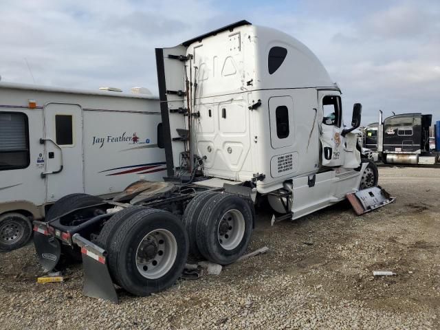 2018 Freightliner Cascadia 126