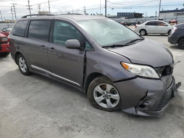 2019 Toyota Sienna LE