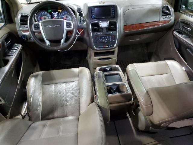 2012 Chrysler Town & Country Touring