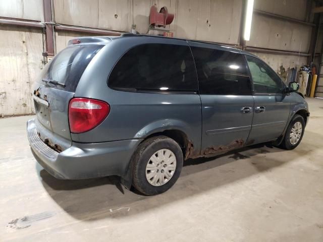 2005 Chrysler Town & Country LX