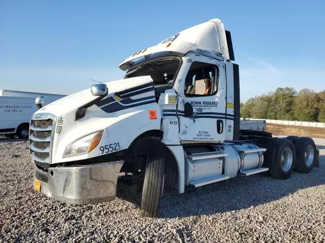 2021 Freightliner Cascadia 126