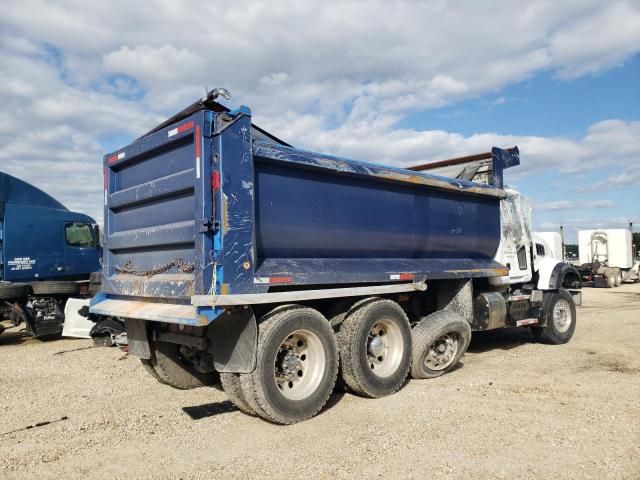 2014 Mack 700 GU700