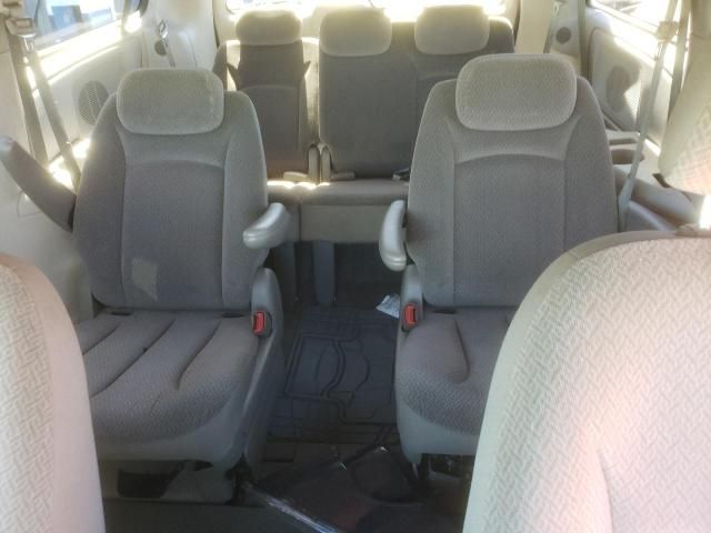 2005 Chrysler Town & Country LX