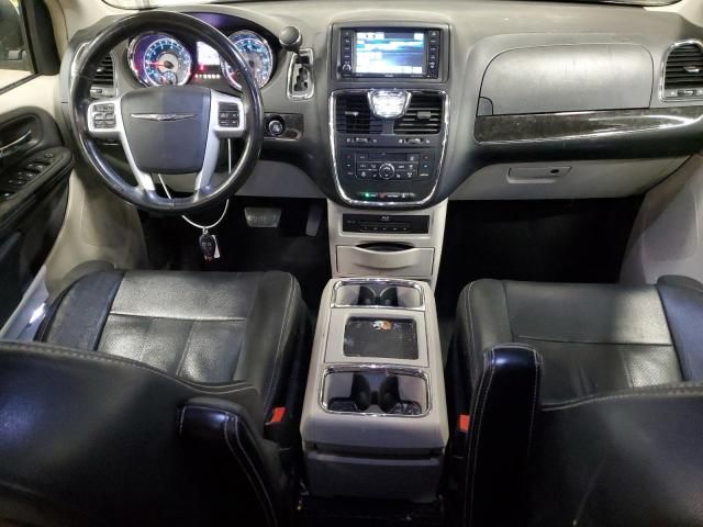 2014 Chrysler Town & Country Touring L