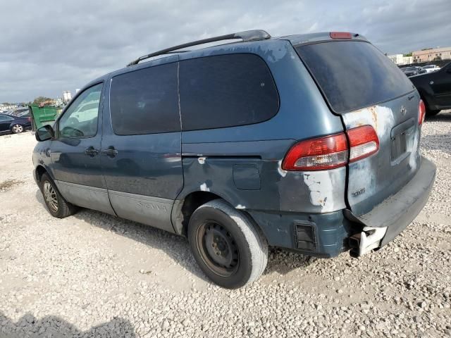 2001 Toyota Sienna LE