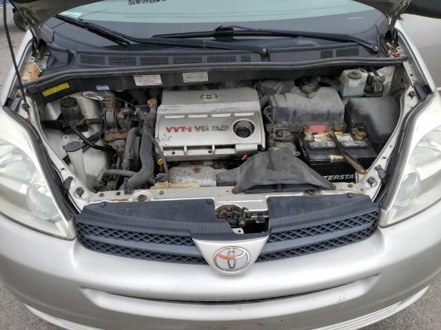 2004 Toyota Sienna CE