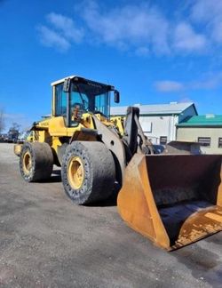 Salvage cars for sale from Copart Ontario Auction, ON: 2008 Volvo L110F