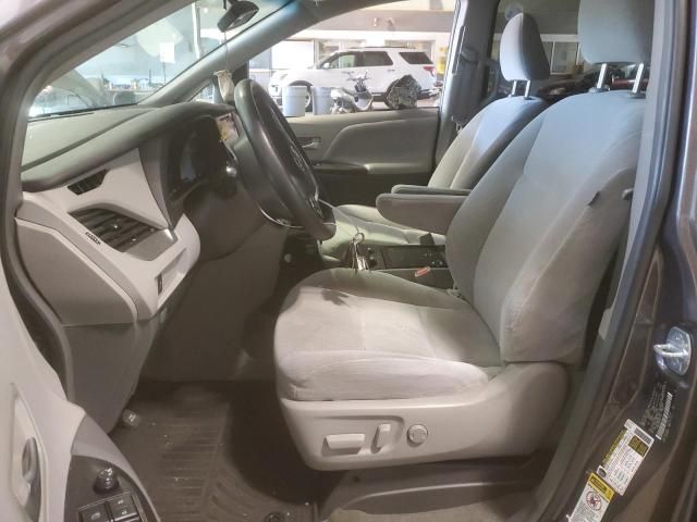 2017 Toyota Sienna LE